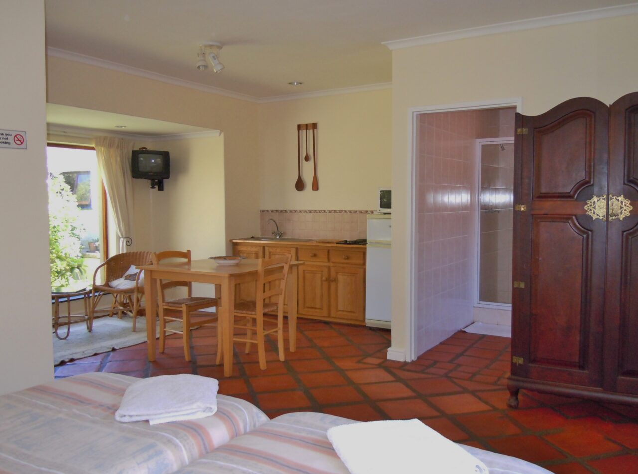 Foam Cottage Dinning Room