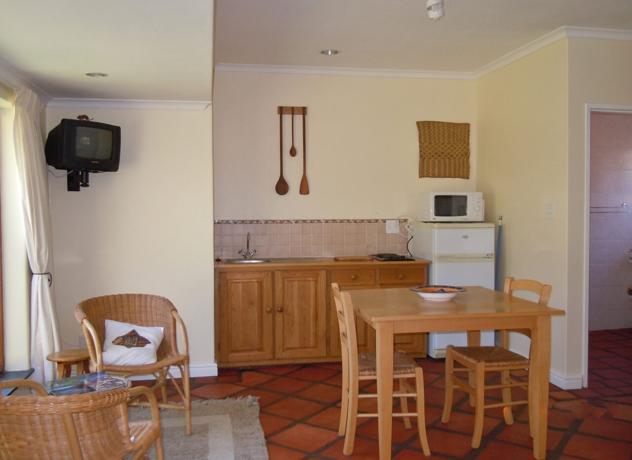 Foam Cottage Dinning Room