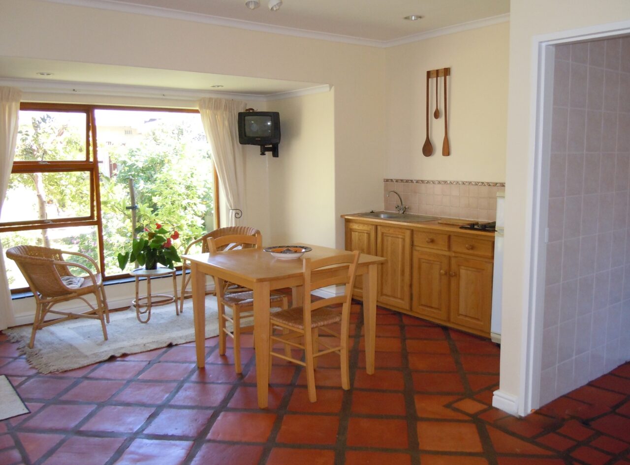 Foam Cottage Dinning Room